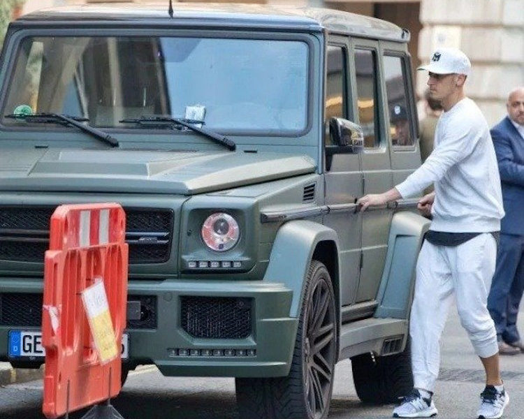 Mesut ozil: mesut ozil daughter, mesut ozil biography, mesut ozil transfer, mesut ozil wife, mesut ozil eyes, mesut ozil stats, mesut ozil wedding, özil transfer market