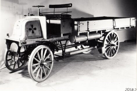 The First Truck In The World Was Built By Gottlieb Daimler In 1896 (Photos)